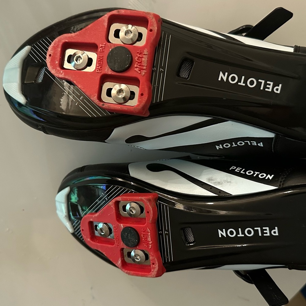 Peloton bike shoes size 40